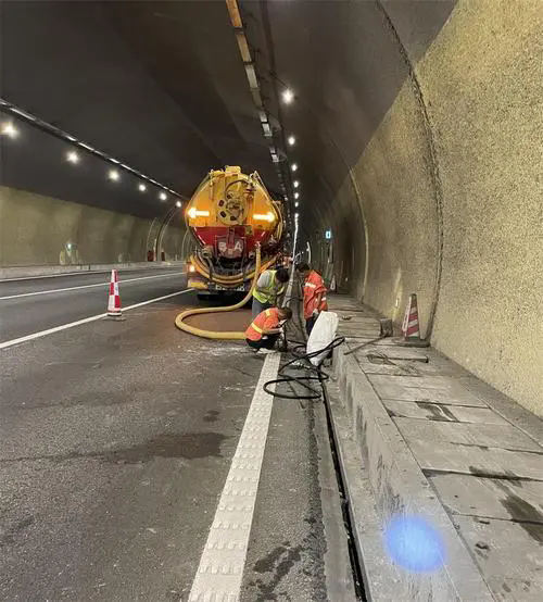 开原隧道排水渠清淤